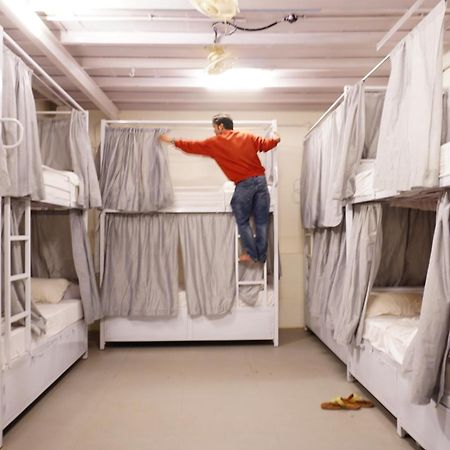 Hammock Hostels - Bandra มุมไบ ภายนอก รูปภาพ