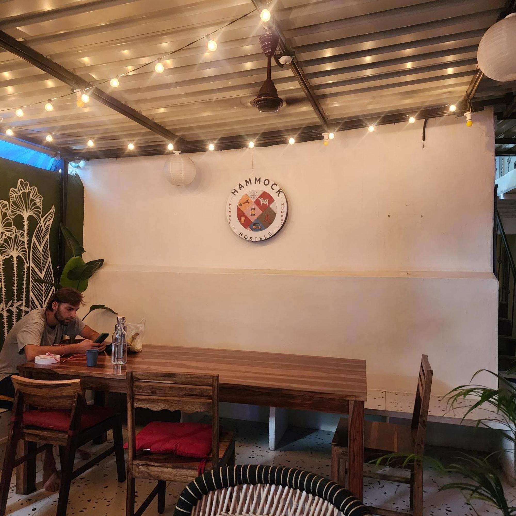 Hammock Hostels - Bandra มุมไบ ภายนอก รูปภาพ