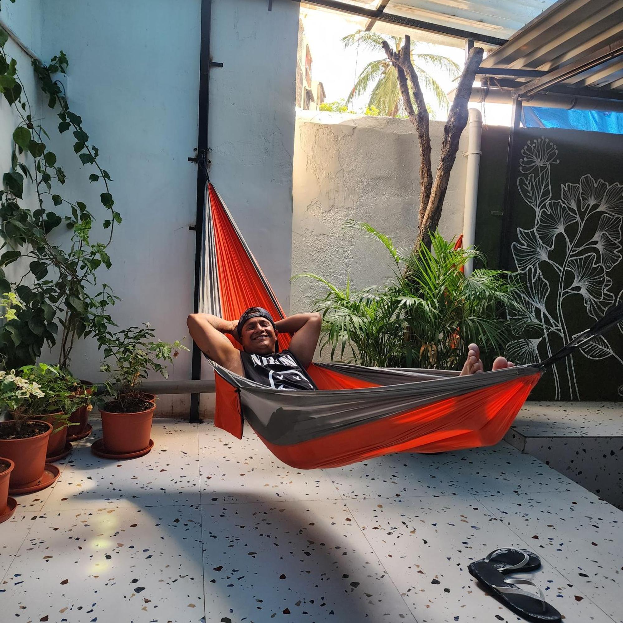 Hammock Hostels - Bandra มุมไบ ภายนอก รูปภาพ