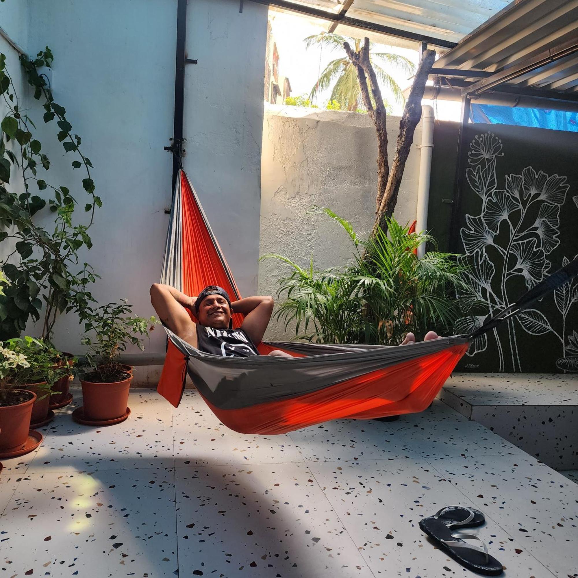 Hammock Hostels - Bandra มุมไบ ภายนอก รูปภาพ