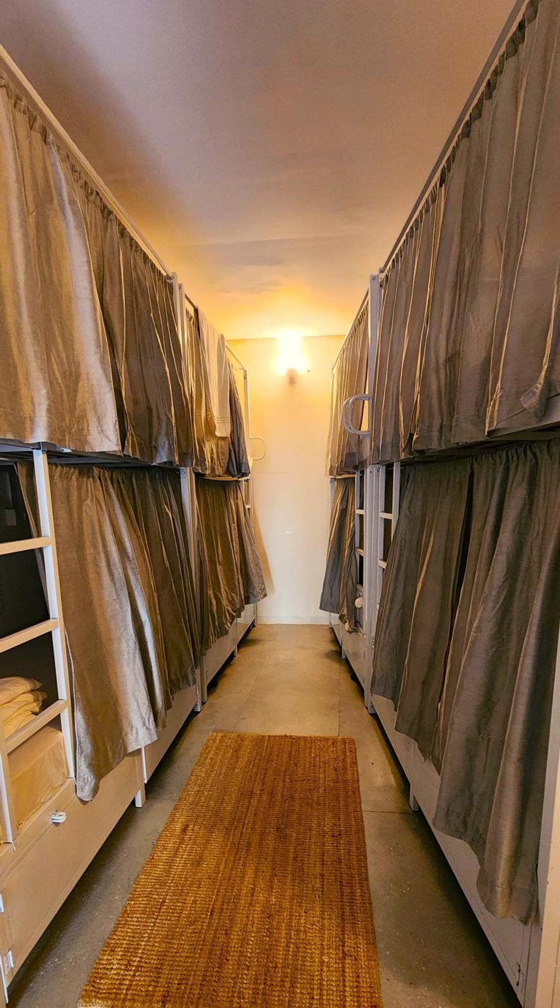 Hammock Hostels - Bandra มุมไบ ภายนอก รูปภาพ